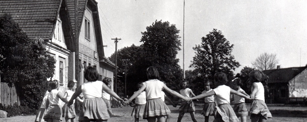 rok 1960 nácvik na spartakiádu    076.jpg