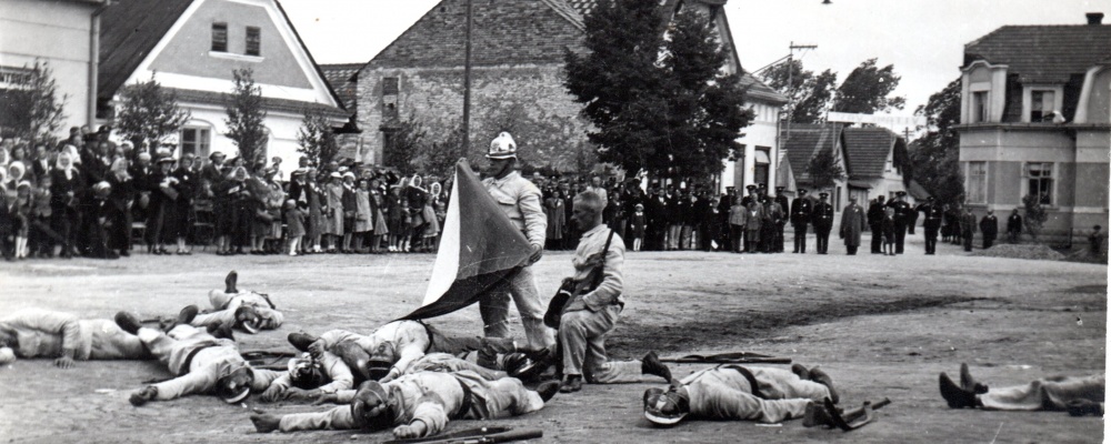 1937 cvičení s puškou MK003.jpg