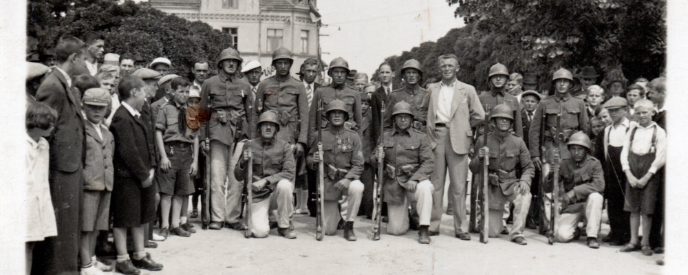 1937 SDH Skochovice po cvičení s puškou v MK,autor cičení Jaroslav Macura005.jpg