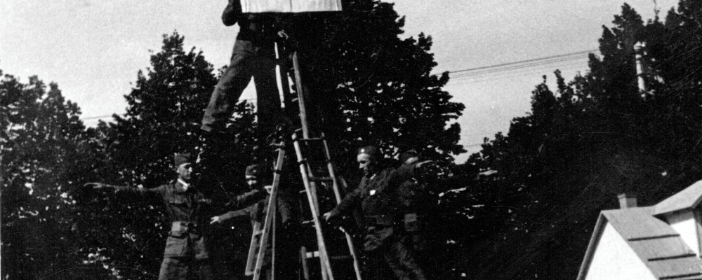 1947 hasiči Skochovice na žebřících  165.jpg